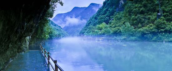 ◆石泉漢江燕翔洞生態(tài)風(fēng)景區(qū)(國(guó)家4A級(jí)旅游景區(qū))